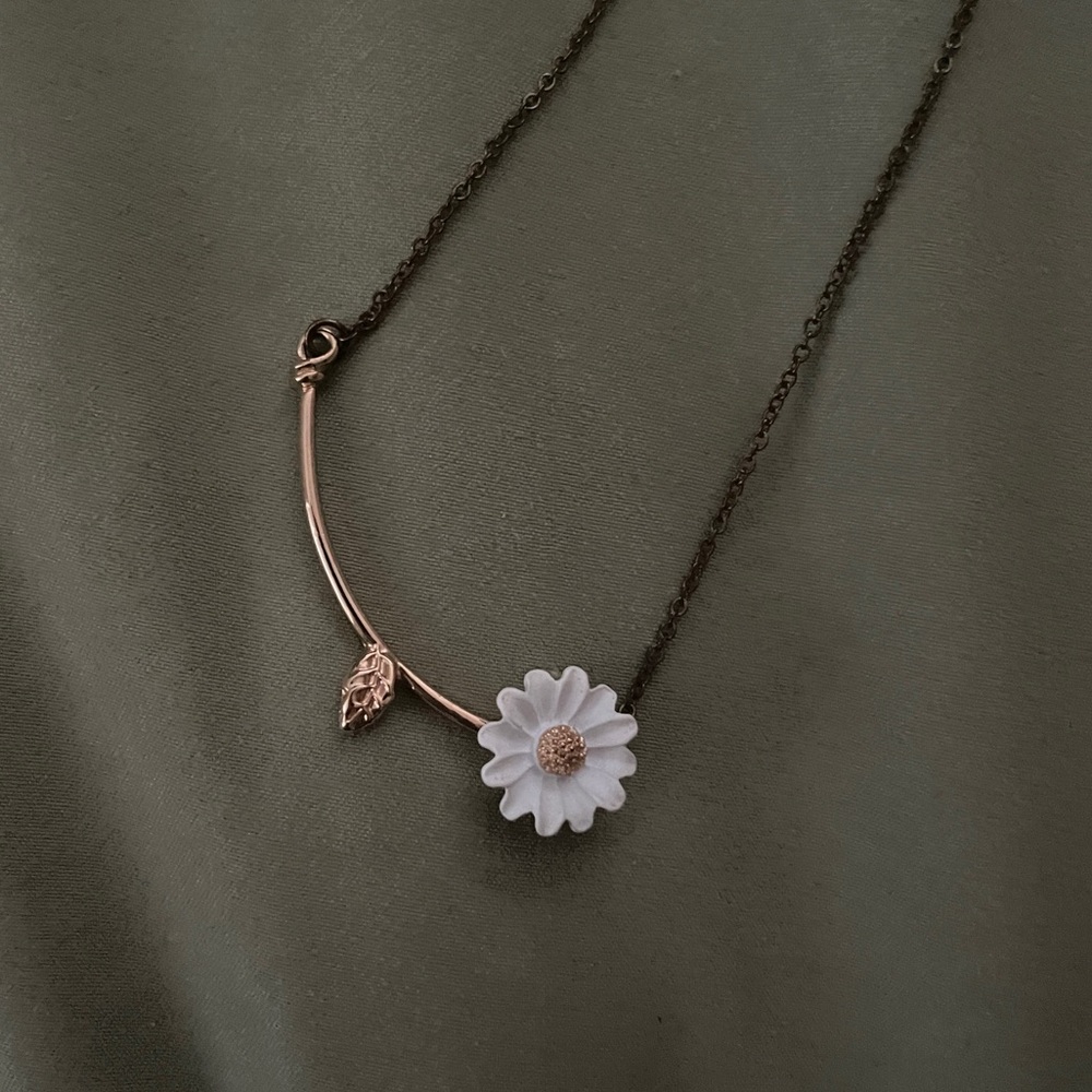 Daisy White Flower Necklace